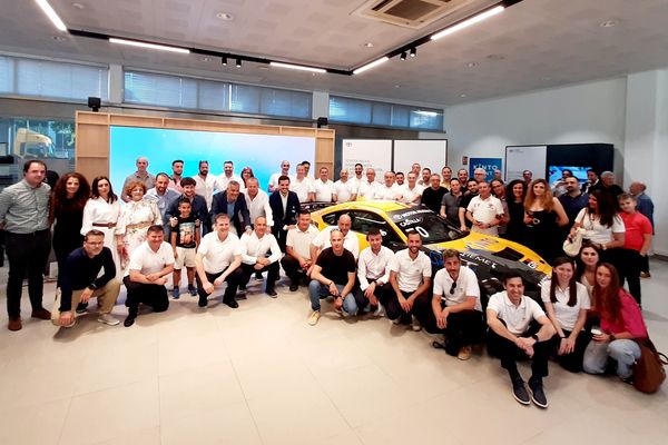 Motor Arjona y Casal Competición reúnen a más de 200 personas en la presentación de su Toyota GR86